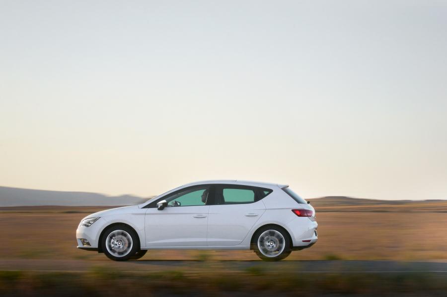  Seat Leon 5-Door 2012 года  (фото 4 из 15)